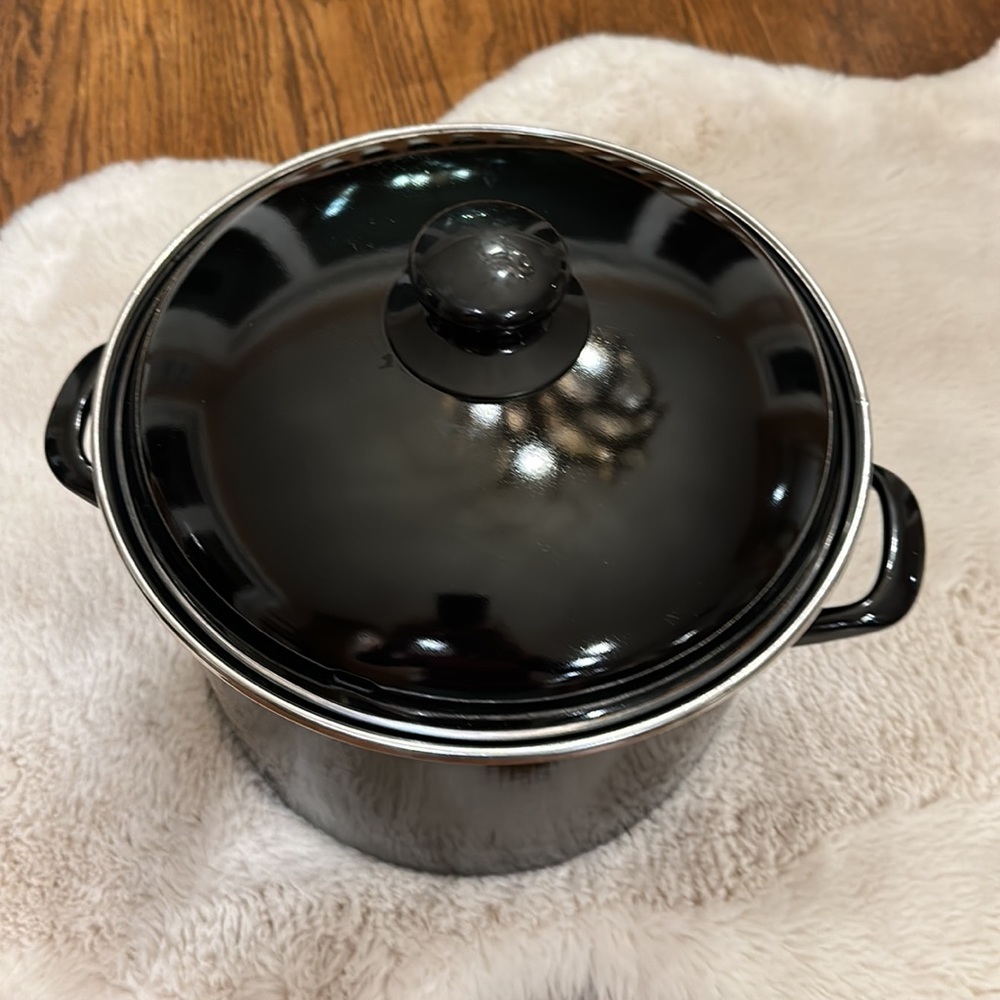 Heavy duty stock pot.